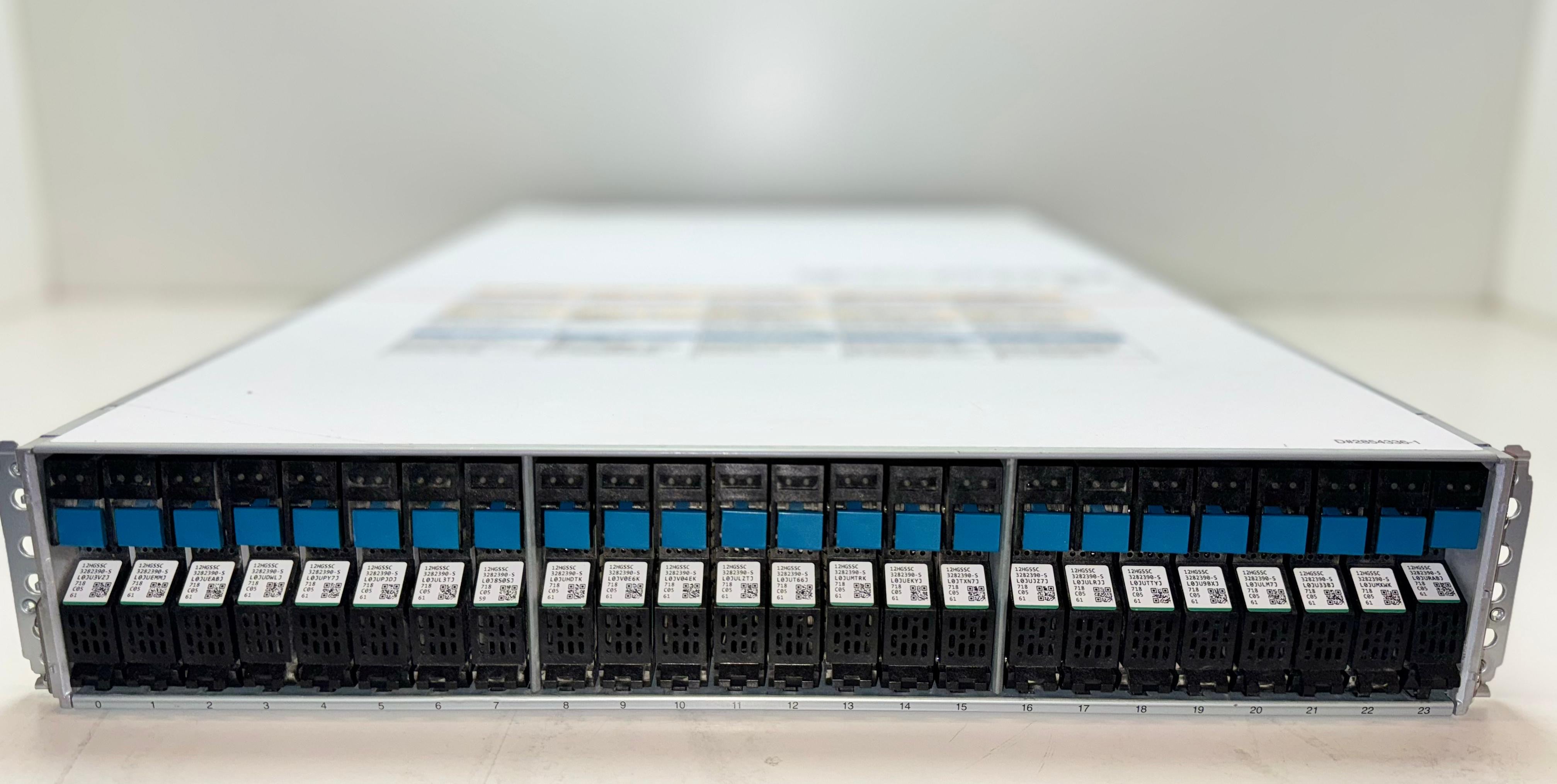 HITACHI HDD-Speicher 2X Controller 2X Netzteil 24X 1,2TB HD R0623-F0001-01