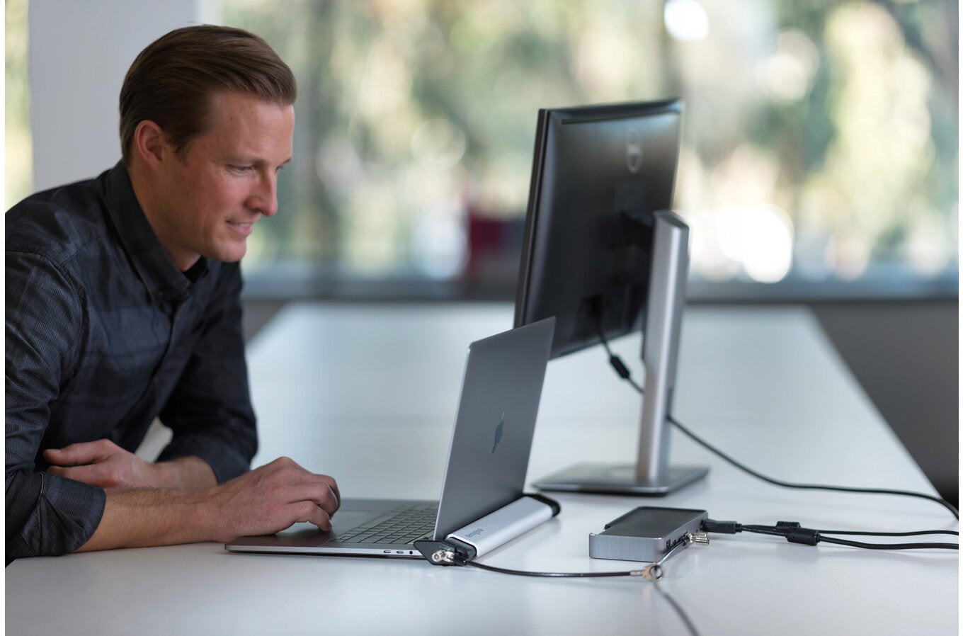 Kensington MicroSaver® 2.0 Twin-laptopslot met sleutel